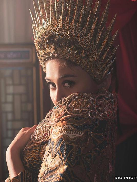 FOTO Agnez Mo dalam Balutan Batik  dan Kebaya  Nusantara  