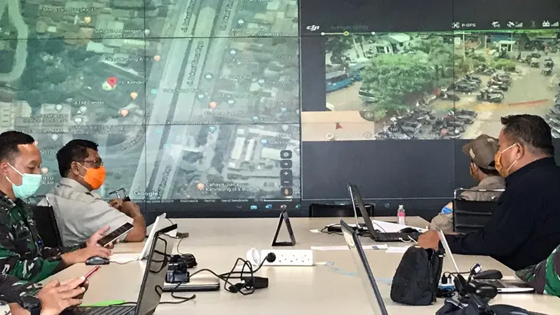 Tim Gugus Tugas Percepatan Penanganan Covid-19 memantau OTG di Jakarta menggunakan drone