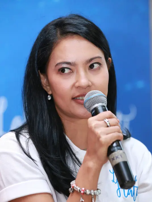 Banyak yang menjadi alasan Lola Amaria menggarap film Labuan Hati. Sejak lama Lola suka dengan panorama alam di Labuann Bajo di Nusa Tenggara Timur. Selain itu, juga pemandangan bawah laut yang indah. (Adrian Putra/Bintang.com)