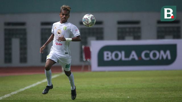 Gelandang Persebaya Muhammad Alwi Slamat