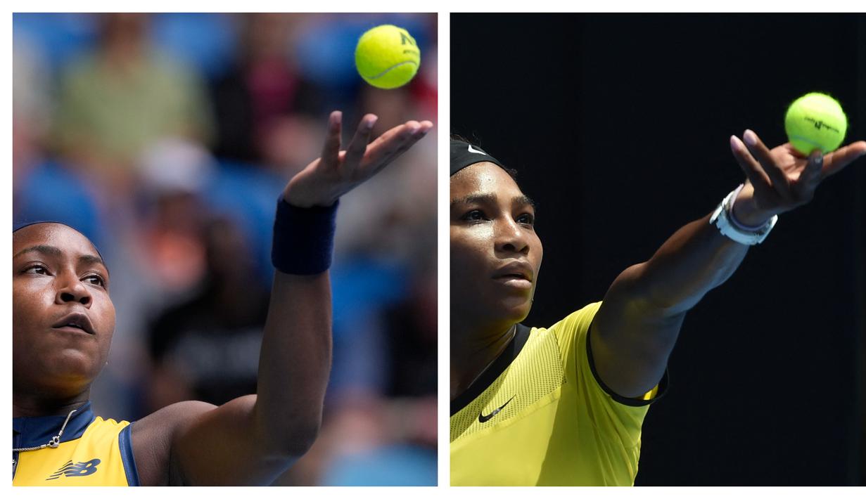 Petenis Amerika Serikat, Coco Gauff (kiri) dan Serena Williams melakukan servis ke arah lawan di turnamen Australia Open. (Foto Kolase: AP Photo/Andy Wong dan AFP/Paul Crock)