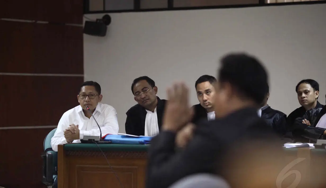 Dalam kasus ini, Anas didakwa menerima gratifikasi berupa 1 unit Toyota Harrier dan Toyota Vellfire, Jakarta, (3/9/14). (Liputan6.com/Herman Zakharia) 