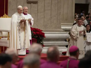 Paus Leo XIV memimpin Ibadat Sore (Vesper) Pertama dan doa syukur 'Te Deum' di Basilika Santo Petrus, Vatikan, Rabu 31 Desember 2025. Paus Leo XIV memimpin Ibadat Sore (Vesper) Pertama dan doa syukur 'Te Deum' di Basilika Santo Petrus, Vatikan, pada 31 Desember 2025 pukul 17.00 waktu setempat. (AP Photo/Andrew Medichini)