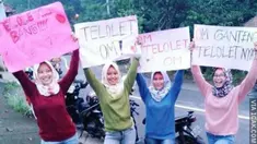 Supir mana yang bisa nolak permintaan gadis-gadis ini? (1cak.com)