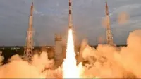 Organisasi Penelitian Luar Angkasa India (ISRO) catat sejarah dalam peluncuran tujuh satelit ke ruang angkasa (Twitter/@IndiainSingapore).