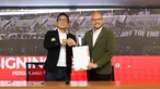 Direktur Persija Jakarta, Mohamad Prapanca (kiri) dan CEO Trengganu FC, Tuan Sheikh Farouk berjabat tangan menandai kerja sama antara Persija Jakarta dan Trengganu FC yang bertempat di Kantor Persija, Jakarta, pada Jumat (28/11/2025).