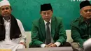 Ketum PPP versi Muktamar Jakarta, Djan Faridz (tengah) didampingi kader partai menghadiri acara Puncak Harlah PPP ke-42 di Kantor DPP PPP, Jakarta, Senin (5/1/2015). (Liputan6.com/Faizal Fanani)