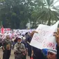 Ratusan kepala sekolah SMA/SMK swasta di Jawa Barat menggelar unjuk rasa mempermasalhkan BPMU di depan Gedung Sate, Kota Bandung, Senin (7/11/2022).