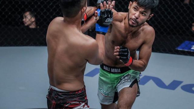 Salah satu petarung Indonesia di ONE Championship, Riski Umar