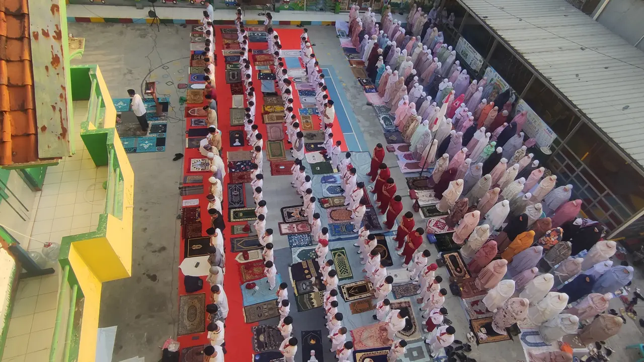 Ratusan warga Muhammadiyah di Depok salat Istiska. (Liputan6.com/Dicky Agung Prihanto)