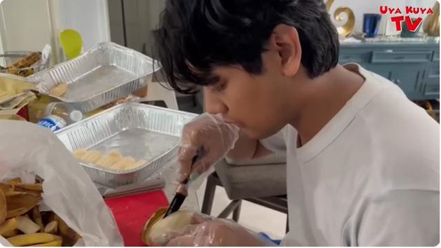 6 Potret Keluarga Uya Kuya Jual Nasi Warteg hingga Gorengan di Amerika, Selalu Laris