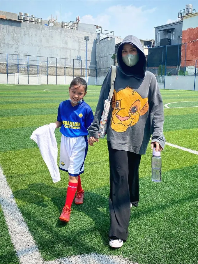 [Fimela] Zaskia Adya Mecca dan Kala Madali