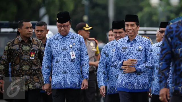 20161129-Jokowi Pimpin Upacara HUT ke-45 Korpri di Monas-Jakarta