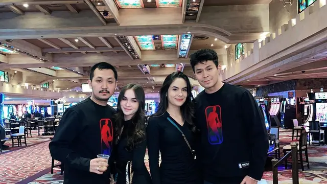 Gusti Ega, Elina Joerg, Steffi Zamora, Fero Walandouw (Foto: Instagram/@steffizamoraaa)