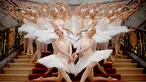 Penari Balet Shanghai menunjukkan koreografi di museum Bode di Berlin (29/11). Penayangan perdana Penari Balet Shanghai di Jerman tersebut akan berlangsung pada 1 Desember 2018. (AFP Photo/dpa/Britta Pedersen /Germany Out)
