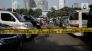 Deratan kendaraan travel gelap yang disita jajaran Direktorat Lalu Lintas Polda Metro Jaya, Jakarta, Kamis (29/4/2021). Sebanyak 115 kendaraan travel gelap diamankan karena diduga kuat mengangkut pemudik di tengah masa pengetatan larangan mudik 2021. (Liputan6.com/Faizal Fanani)