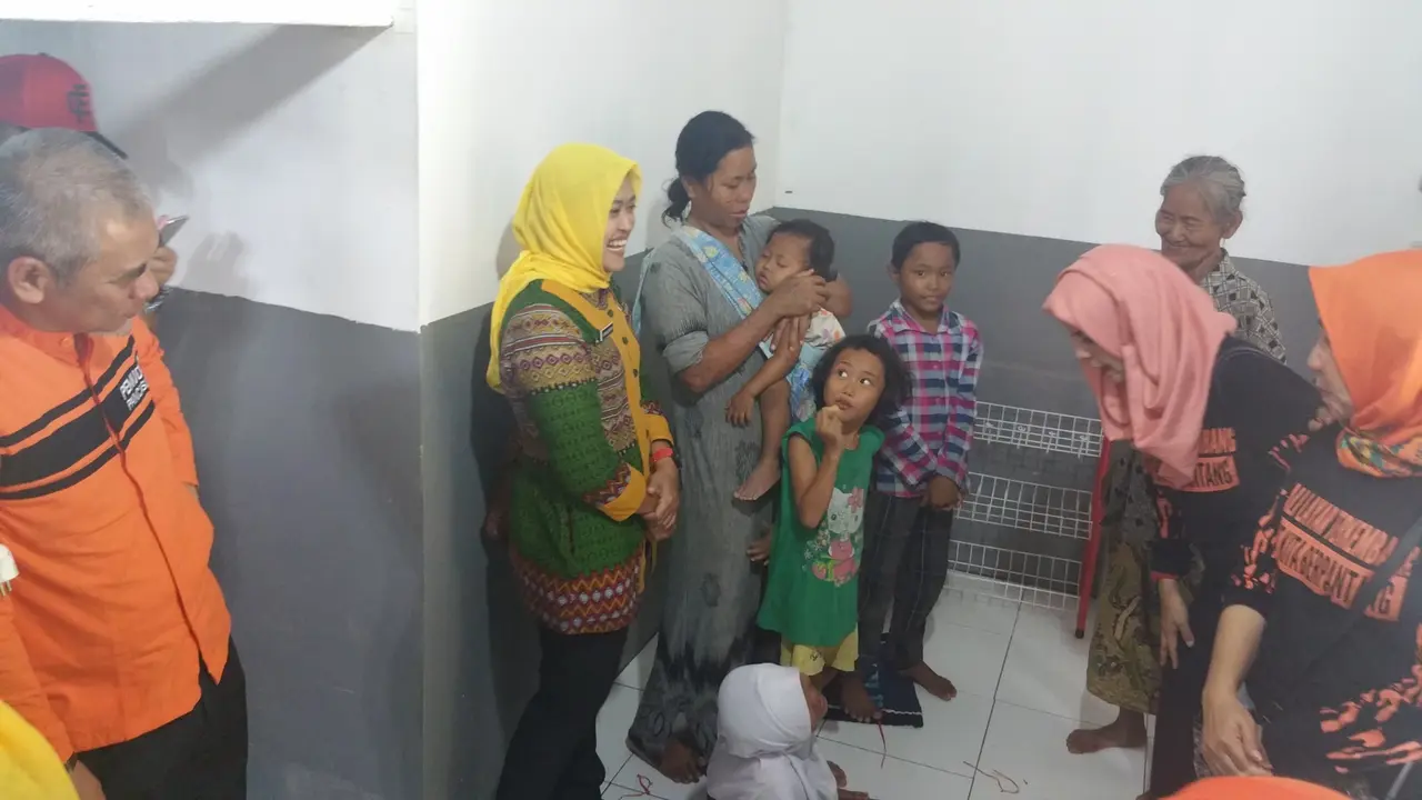 Kado Tahun Baru bagi Keluarga Bayi Korban Penelantaran Puskesmas