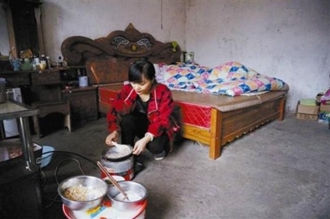 Liao begitu setia dan tulus dalam merawat Jiang | Photo: Copyright stomp.com.sg