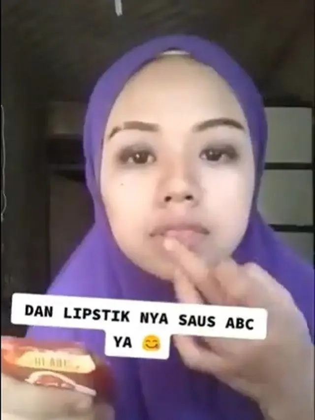 cewek makeup pakai bahan dapur