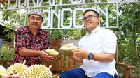 Bupati Abdullah Azwar Anas Panen duren Banyuwangi.