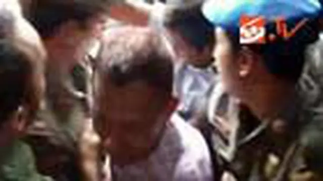 Pembagian Paket Sembako Murah Ricuh