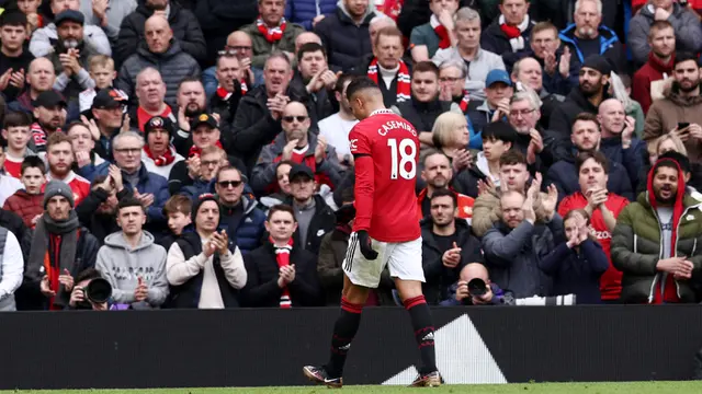 Foto: Ekspresi Casemiro Setelah Diusir Wasit, MU Ditahan Tim Juru Kunci Southampton