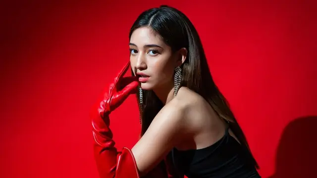 Dannia Salsabilla Tampil Full Makeup Ini Terlihat Glamor, Menawan