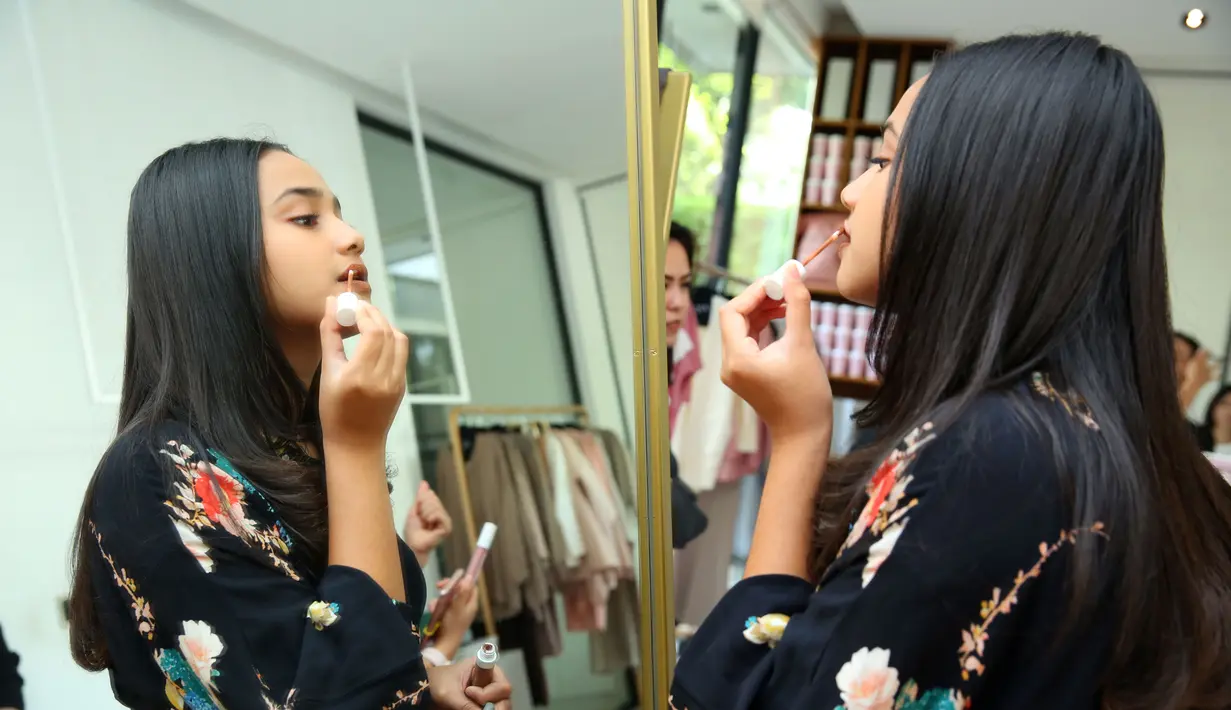 “Dengan adanya Duma ini jadi lebih yakin bahwa lokal brand juga banyak yang bagus dan berkualitas,” kata Syifa Hadju. (Nurwahyunan/Bintang.com)