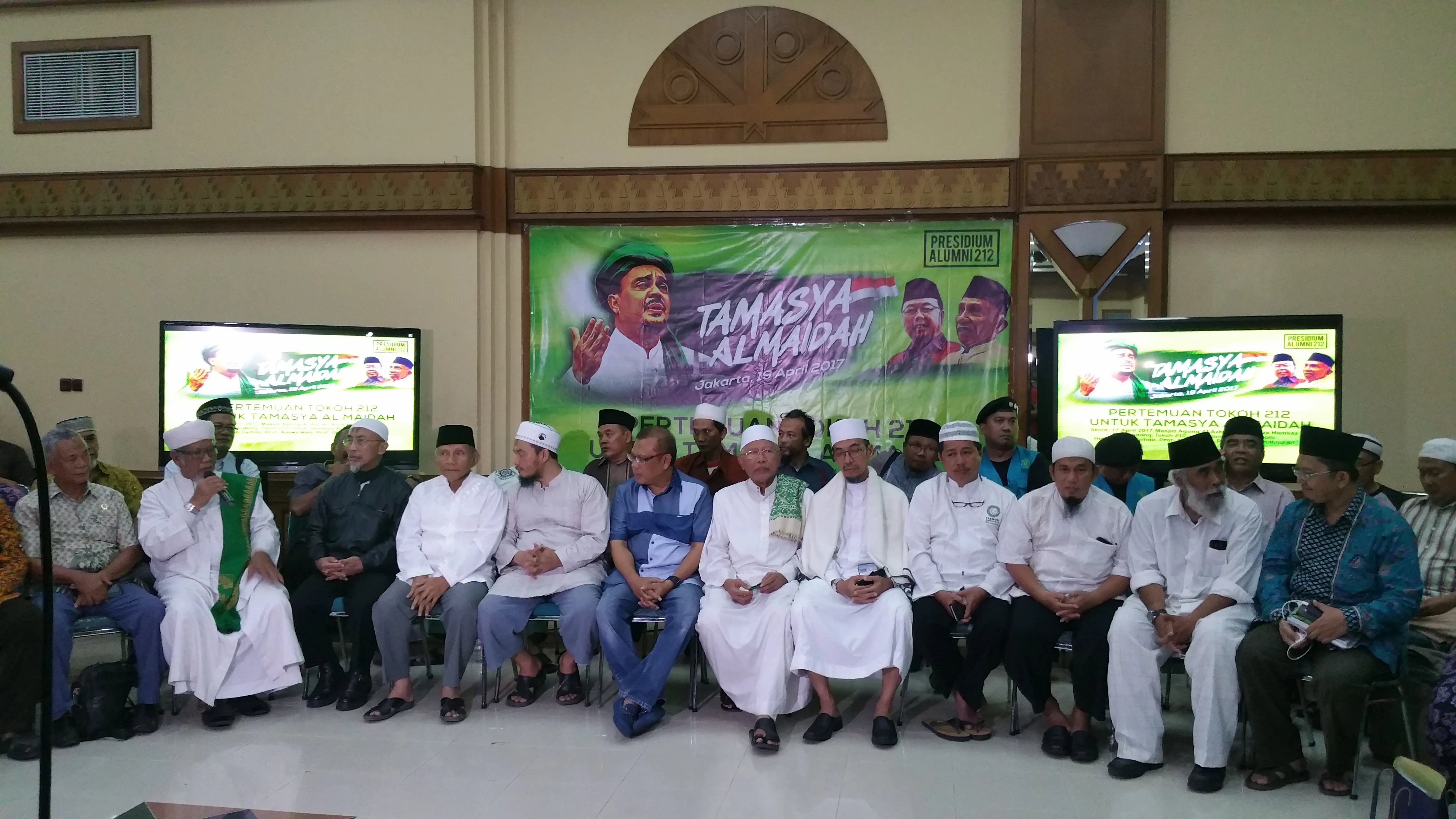 Panitia Tamasya Al Maidah, Senin (17/4/2017). (Liputan6.com/Nanda Perdana Putra)