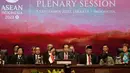 Dia mengatakan hal yang wajar apabila ada perbedaan pendapat dalam kesatuan. Jokowi menyebut perbedaan merupakan bagian dari demokrasi dan menunjukkan kedudukan yang setara dalam keluarga. (Willy Kurniawan/Pool Photo via AP)
