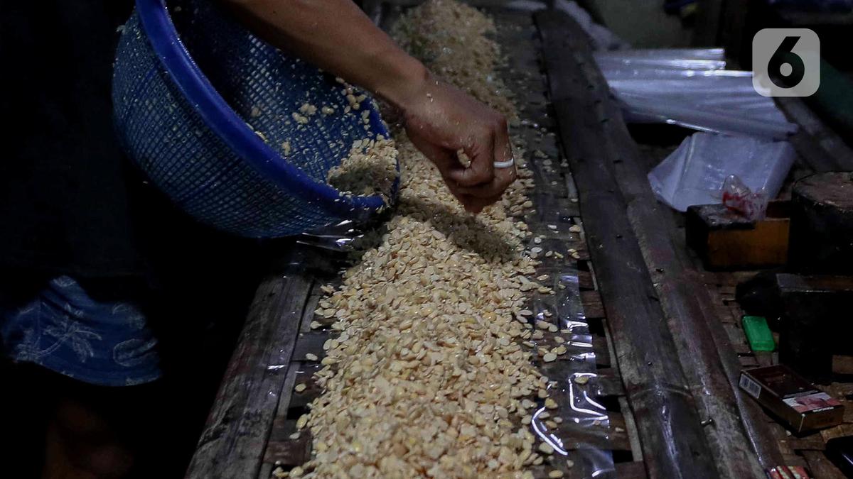 Harga Plastik Melonjak, Perajin Tempe-Tahu Cari Solusi Alternatif