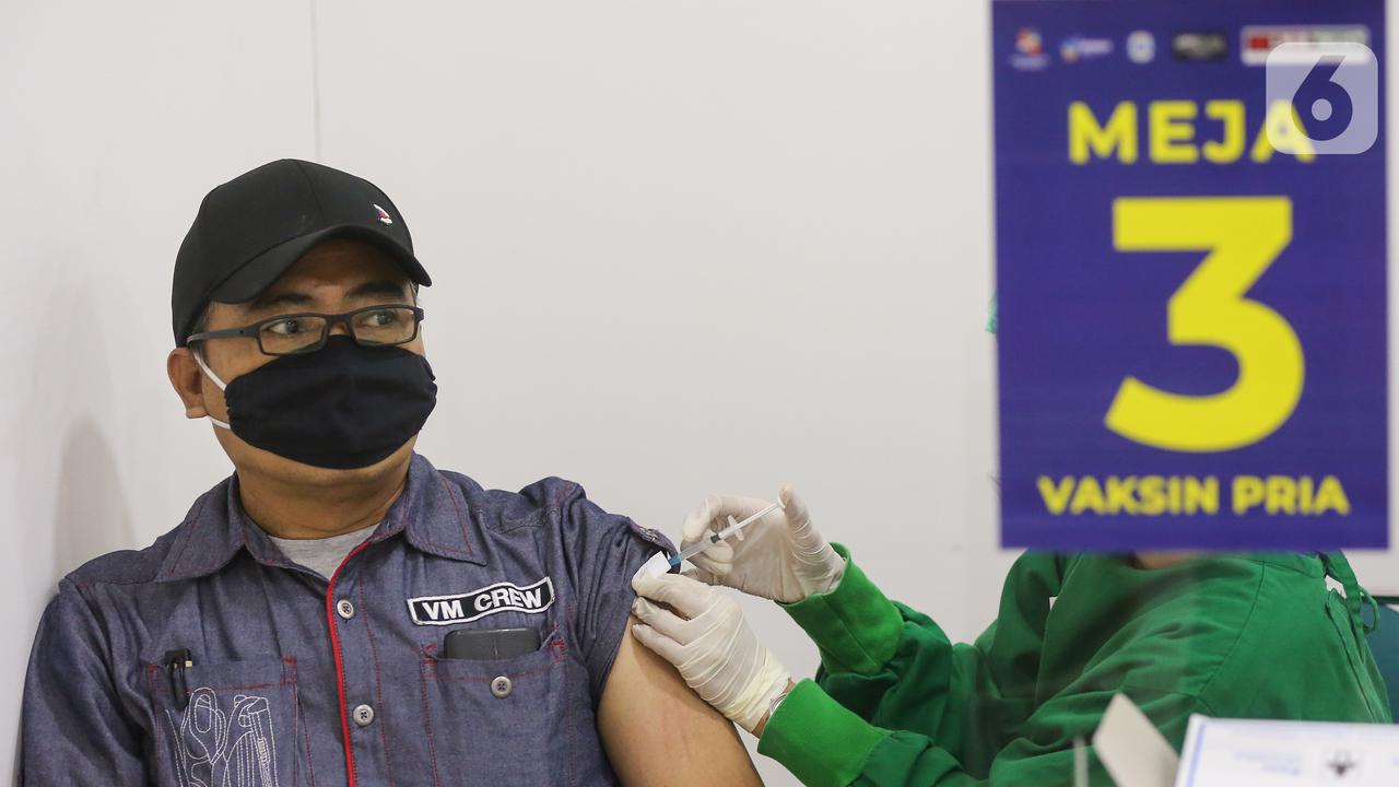 Realisasikan Target 1 Juta Vaksin, Ratusan Karyawan Ritel Ikuti Vaksinasi Covid-19