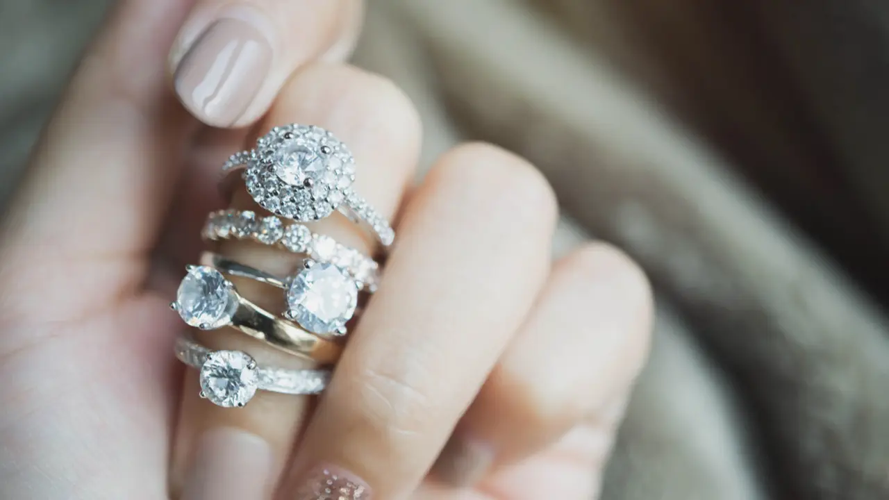 Cincin Tunangan dan Cincin Kawin