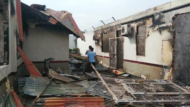 Kondisi Rutan Siak usai dibakar ratusan tahanan yang mengamuk pada Sabtu (11/5/2019) dini hari.