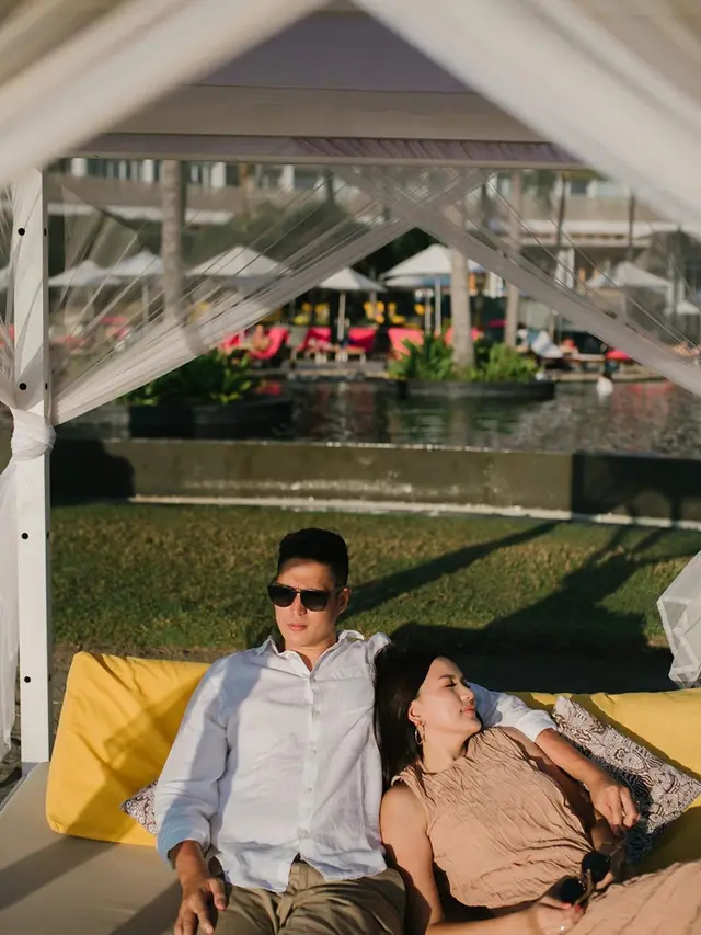 6 Potret Marcel Chandrawinata dan Istri Saat Liburan di Bali, Romantis