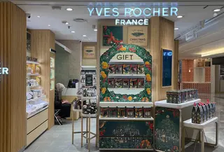 Yves Rocher Perbarui Butik Plaza Indonesia dengan konsep lebih hangat dan berkelanjutan. dok. Yves Rocher