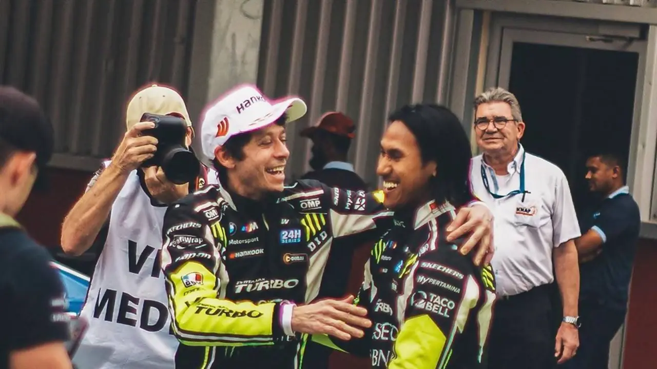 Tampil Solid, Ini Potret Sean Galael dan Valentino Rossi di Sirkuit