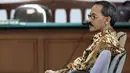Ekspresi Heru Sulaksono saat menjalani sidang perdana di Pengadilan Tipikor, Jakarta, Senin (8/9/14). (Liputan6.com/Panji Diksana)