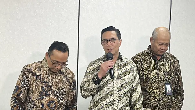 Direktur Utama BEI, Jeffrey Hendrik, dalam konferensi pers di Gedung BEI, Jakarta, Senin (19/10/2026). (Liputan6.com/Tian)