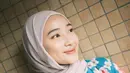 Ansellma Putri sangat menawan saat pakai kebaya. Kebaya biru yang ia kenakan terlihat pas dan membuatnya terlihat anggun. Foto Ansellma Putri memakai kebaya ini banjir like dan komentar dari netizen yang terkesima dengan penampilan Ansellma. (Liputan6.com/IG/@ansellmaputri)