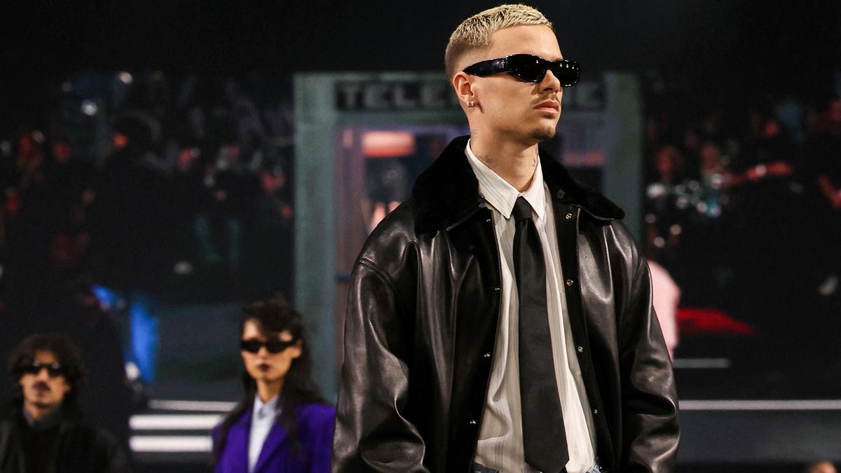 Romeo Beckham Eksis Jadi Model di Paris Fashion Week 2026, Didukung Keluarga Besar
