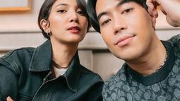 Namun penampilan mereka justru menimbulkan persepsi netizen yang menyebut mereka terlihat kembar. Gaya rambut Vidi dan Sheila sangat mirip. (Liputan6.com/IG/@vidialdiano).