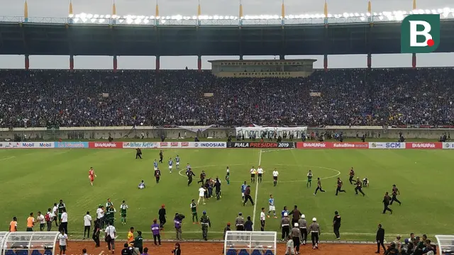 Penonton di Stadion Si Jalak Harupat