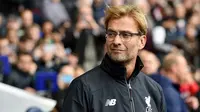 TAKJUB - Jurgen Klopp takjub dengan dukungan fanatik fans Liverpool saat menghadapi Rubin Kazan di parati lanjutan Liga Europa, Jumat (23/10/2015) dini hari WIB.