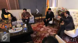 Kunjungan DPD RI ke DPP Partai Golkar, Jakarta, Rabu (9/11). Pertemuan tersebut sebagai silaturahmi DPD dengan Partai Golkar dan membahas isu - isu aktual terkait Pilkada. (Liputan6.com/Johan Tallo)