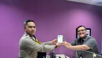 Kapolres Tangerang Selatan, AKBP Boy Jumalolo melaporkan gratifikasi berupa satu iPhone 17 Pro Max dan tongkat Kapolres ke Komisi Pemberantasan Korupsi (KPK). (Foto: Istimewa)