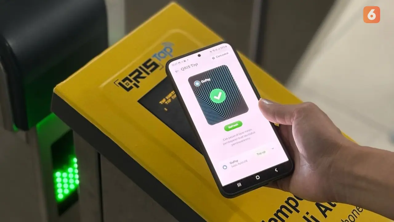 Pembayaran MRT Jakarta menggunakan QRIS Tap Gopay