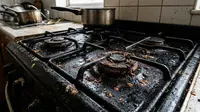 Kompor Hitam Penuh Kerak? 7 Bahan Sederhana Ini Bisa Membantu Membersihkannya