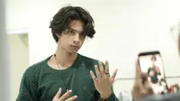 Cara Arya Mohan Isi Waktu Luang di Lokasi Syuting Asmara Gen Z SCTV, Belajar Sabar Main Puzzle