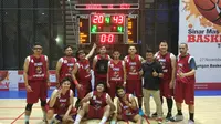 Tim Basket EMTEK mengalahkan Mahaka Media. (Liputan6.com/ Thomas)